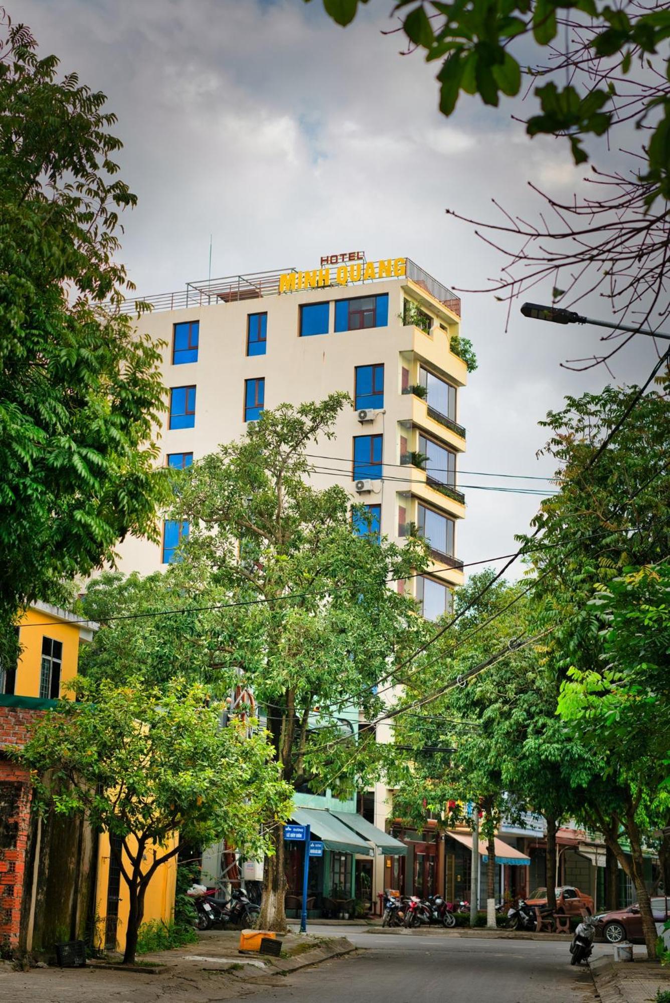 Minh Quang Hotel Dong Hoi Exterior photo